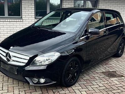 Gebraucht Mercedes B180 122 PS (89 kW) 2012 Schwarz Van / Kleinbus
