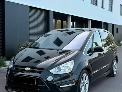 Używany Ford S-MAX ST 163 KM (119 kW) 2011 Czarny Minivan