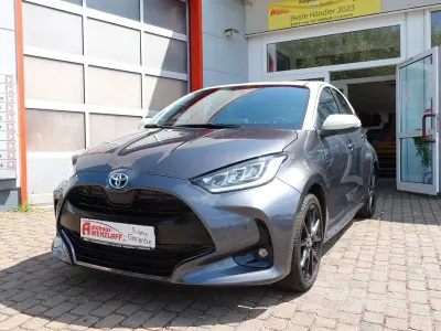Gebraucht Toyota Yaris Hybrid Style 116 PS (85 kW) 2022 Grau Limousine