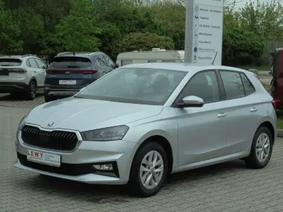 Używany Skoda Fabia Ambition 80 KM (58 kW) 2023 Srebrny Hatchback