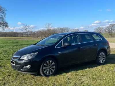 Usata Opel Astra Innovation 140 CV (102 kW) 2011 Nero Station wagon