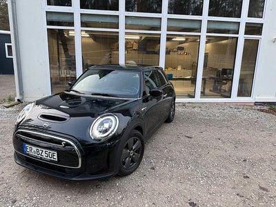 Gebraucht Mini Cooper SE Essential 135 kW (184 PS) 2023 Schwarz Kleinwagen