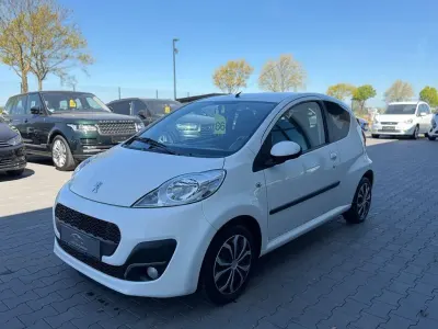 Gebraucht Peugeot 107 Active 68 PS (50 kW) 2013 Weiß Kleinwagen