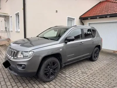Gebraucht Jeep Compass Sport 170 PS (125 kW) 2012 Grau SUV