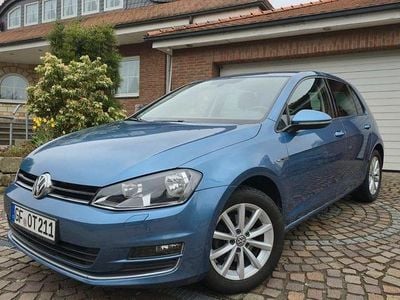Usata VW Golf VII LOUNGE 110 CV (80 kW) 2015 Blu Berlina