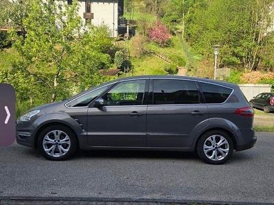 Gebraucht Ford S-MAX Titanium 140 PS (102 kW) 2014 Braun Van / Kleinbus