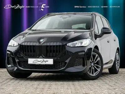 Gebraucht BMW 218 Active Tourer M Sport 136 PS (100 kW) 2025 Saphirschwarzmetallic Van / Kleinbus