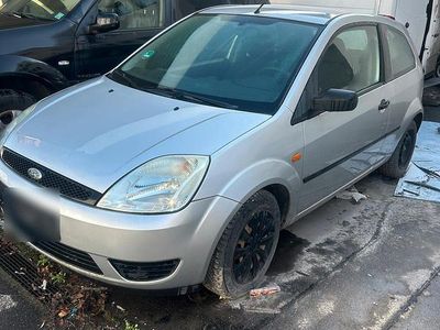 Gebraucht Ford Fiesta 69 PS (50 kW) 2005 Silber Kleinwagen