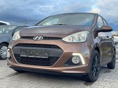 Gebraucht Hyundai i10 Edition 67 PS (49 kW) 2015 Braun Kleinwagen