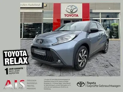Gebraucht Toyota Aygo X Basis 72 PS (52 kW) 2025 Celestite grey metallic / night sky black SUV