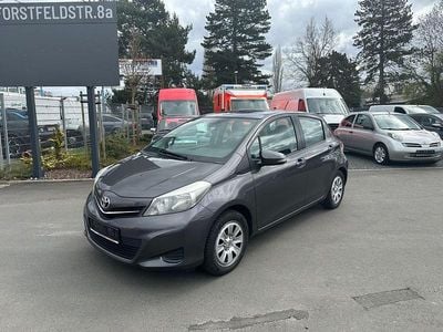 Gebraucht Toyota Yaris Life 69 PS (50 kW) 2012 Grau Kleinwagen