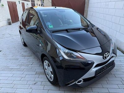 Gebraucht Toyota Aygo 69 PS (50 kW) 2016 Schwarz Kleinwagen