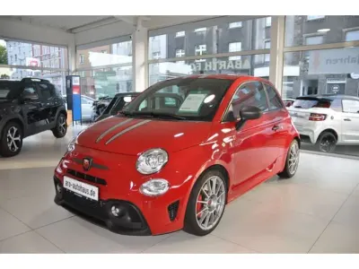 Gebraucht Abarth 695 179 PS (131 kW) 2023 Rot Kleinwagen