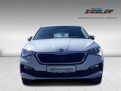 Gebraucht Skoda Scala Ambition 110 PS (80 kW) 2022 Moonweiß (metallic) Kleinwagen