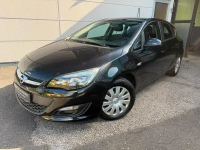 Gebraucht Opel Astra 101 PS (74 kW) 2013 Schwarz Limousine
