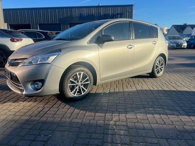 Usata Toyota Verso Life 147 CV (108 kW) 2013 Grigio Monovolume