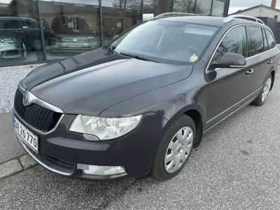 Usata Skoda Superb Elegance 125 CV (91 kW) 2010 Nero Station wagon