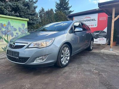 Gebraucht Opel Astra Edition 116 PS (85 kW) 2011 Silbersee/perl silber (m2) Kombi