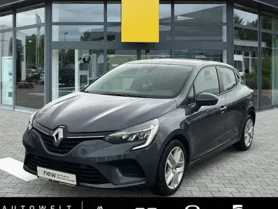 Używany Renault Clio V Zen 91 KM (66 kW) 2021 Szary Sedan/Limuzyna