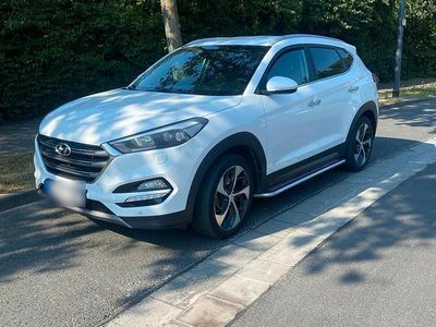 Gebraucht Hyundai Tucson 177 PS (130 kW) 2016 Weiß SUV