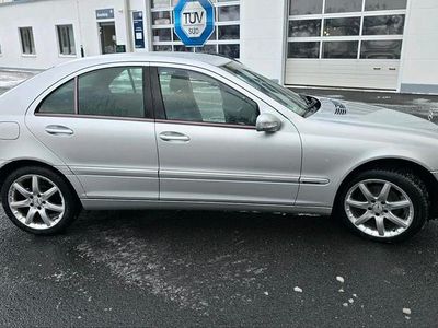 Silber Gebraucht 2003 Mercedes C200 Kleinwagen | 2.000 € (Fairer Preis)