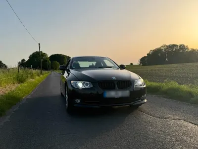 Gebraucht BMW 318 143 PS (105 kW) 2010 Schwarz Coupé