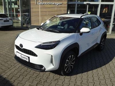 Schneeweiß Gebraucht 2024 Toyota Yaris Cross Team SUV | 29.500 € (Fairer Preis)
