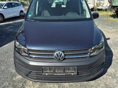 Gebraucht VW Caddy Beach 131 PS (96 kW) 2019 Blau Van / Kleinbus