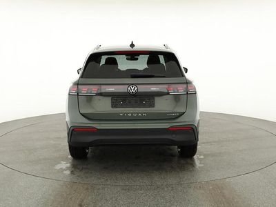 Cipressino grün metallic Neu 2025 VW Tiguan Life SUV | 46.475 € (Superpreis)