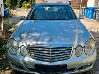 Gebraucht Mercedes E220 170 PS (125 kW) 2006 Silber Limousine
