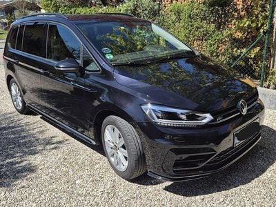 Używany VW Touran Highline 150 KM (110 kW) 2022 Czarny Minivan