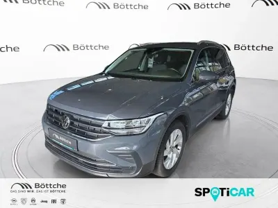 Gebraucht VW Tiguan Move 131 PS (96 kW) 2023 Delfingrau metallic SUV