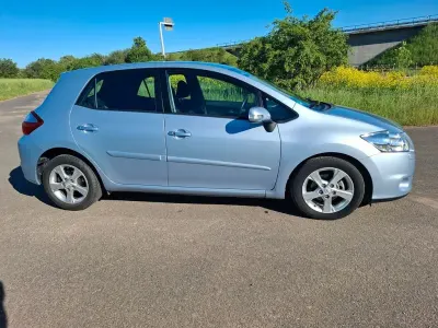 Gebraucht Toyota Auris Executive 132 PS (97 kW) 2010 Blau Kleinwagen