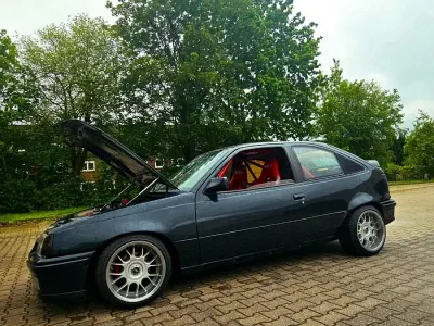 Używany Opel Kadett 159 KM (116 kW) 1989 Czarny Hatchback