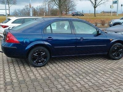 Gebraucht Ford Mondeo Ambiente 125 PS (91 kW) 2001 Blau Limousine