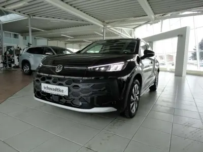 Gebraucht VW T-Roc Cabriolet Life 116 PS (85 kW) 2026 Grenadillschwarz metallic SUV