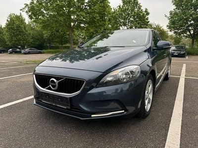 Second-hand Volvo V40 Kinetic 120 CP (88 kW) 2018 Albastru Berlinǎ