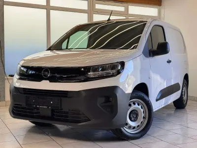 Neu Opel Combo 102 PS (75 kW) 2026 Lackierung weiss icy/typ ausse Van / Kleinbus