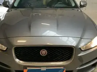 Gebraucht Jaguar XE Portfolio 163 PS (119 kW) 2016 Grau Limousine