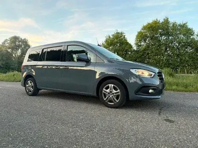 Gebraucht Mercedes T180 Style 136 PS (100 kW) 2024 Grau Van / Kleinbus