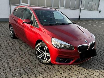 Rot Gebraucht 2015 BMW 218 Sport Line Kombi | 13.000 € (Fairer Preis)
