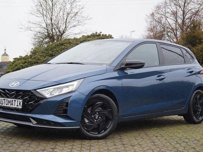 Neu Hyundai i20 Blackline 90 PS (66 kW) 2025 Blau Kleinwagen