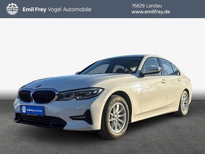 Weiß Gebraucht 2020 BMW 320 Sport Line Limousine | 28.780 € (Teuer)