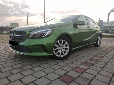 Gebraucht Mercedes A180 122 PS (89 kW) 2016 Grün Kleinwagen