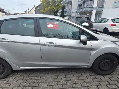 Gebraucht Ford Fiesta Trend 95 PS (69 kW) 2011 Silber Limousine