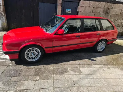 Gebraucht BMW 318 115 PS (84 kW) 1990 Rot Kombi