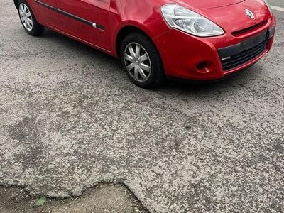 Gebraucht Renault Clio III 75 PS (55 kW) 2012 Rot Kleinwagen