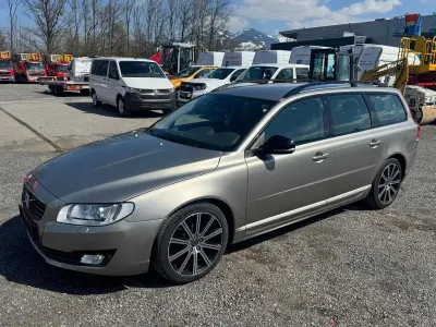 Gebraucht Volvo V70 Momentum 181 PS (133 kW) 2016 Grau Kombi