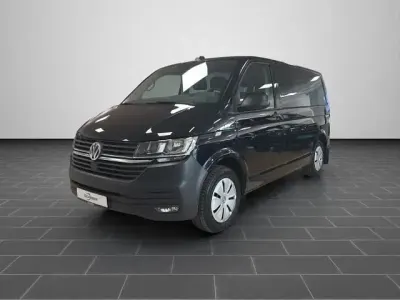 Gebraucht VW T6.1 150 PS (110 kW) 2021 Deep black perleffekt (metallic) Van
