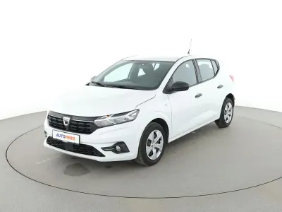 Używany Dacia Sandero Essentiel 91 KM (66 kW) 2022 Biały Sedan/Limuzyna